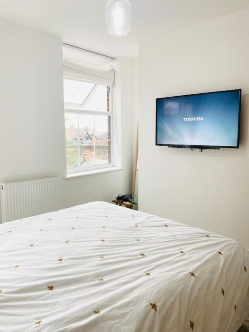 Bright City Centre Apartment With Free Parking Chester Exterior photo